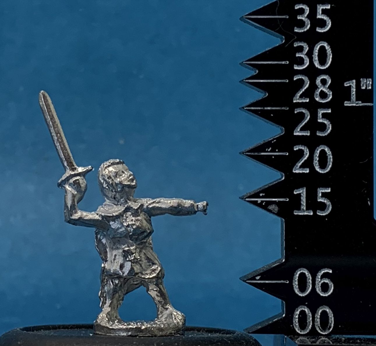 FA39 Little People with Sword